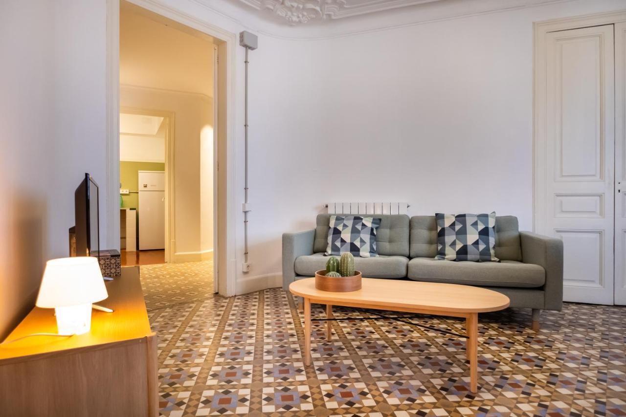 Modernist Apartment For Large Groups In Eixample Barcelone Extérieur photo