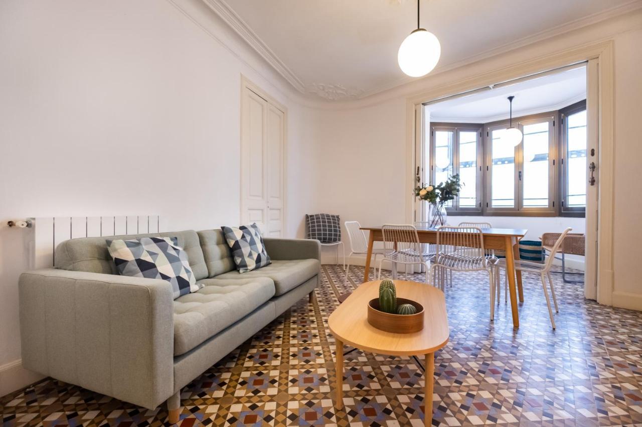 Modernist Apartment For Large Groups In Eixample Barcelone Extérieur photo