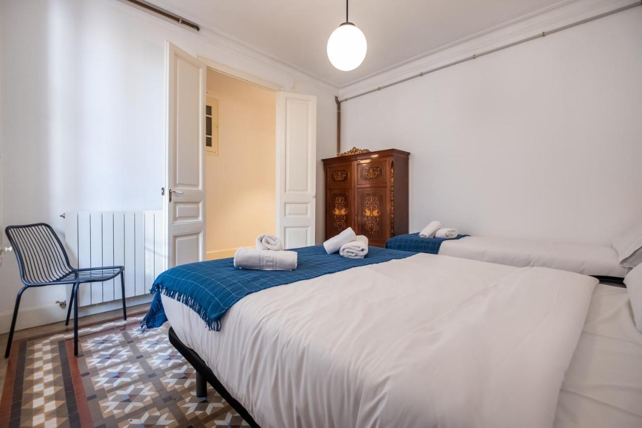Modernist Apartment For Large Groups In Eixample Barcelone Extérieur photo