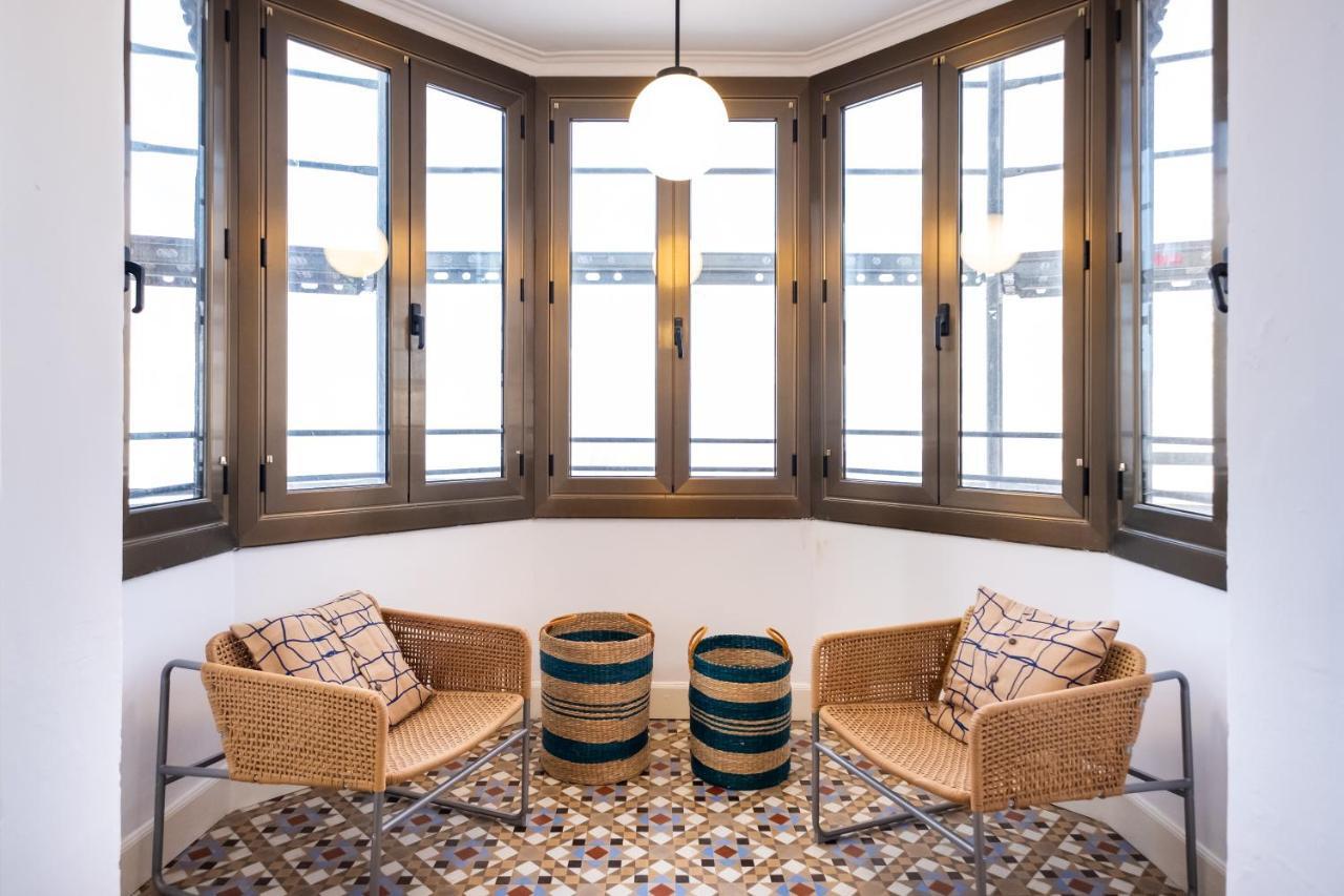 Modernist Apartment For Large Groups In Eixample Barcelone Extérieur photo